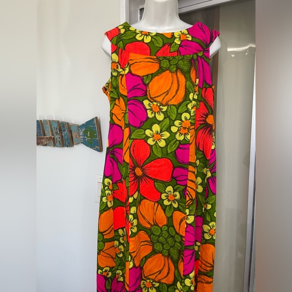 Vintage Dresses & Skirts - Vintage Hawaiian Dress from the Sample Shop in Waikiki